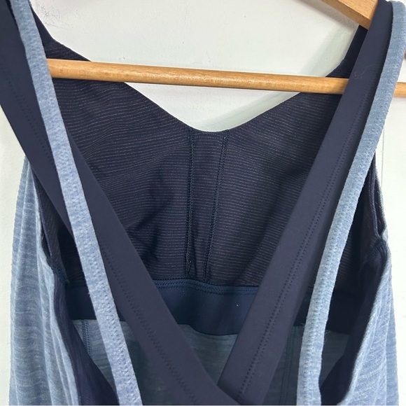 Lululemon Run For Gold Tank
Heathered Blue Denim / Deep Navy Size 8 - Picture 2 of 9